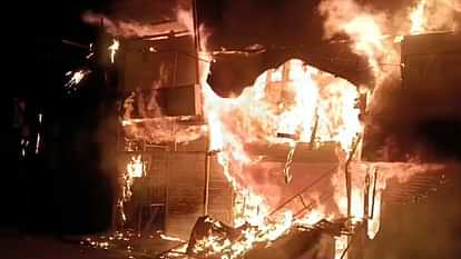 Haldwani News Massive fire in Naya Bazaar Four shops including Gandhi Ashram burnt people in panic