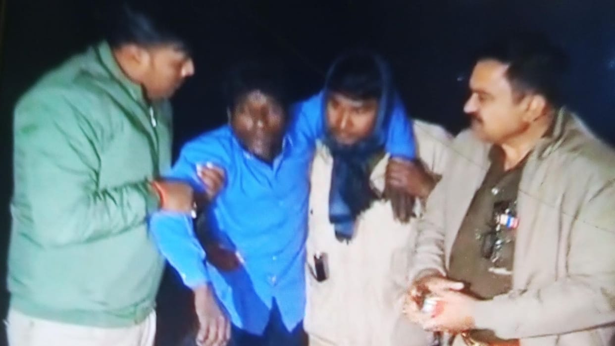 Three inter-district thieves arrested in an encounter one shot in the leg, taken to hospital