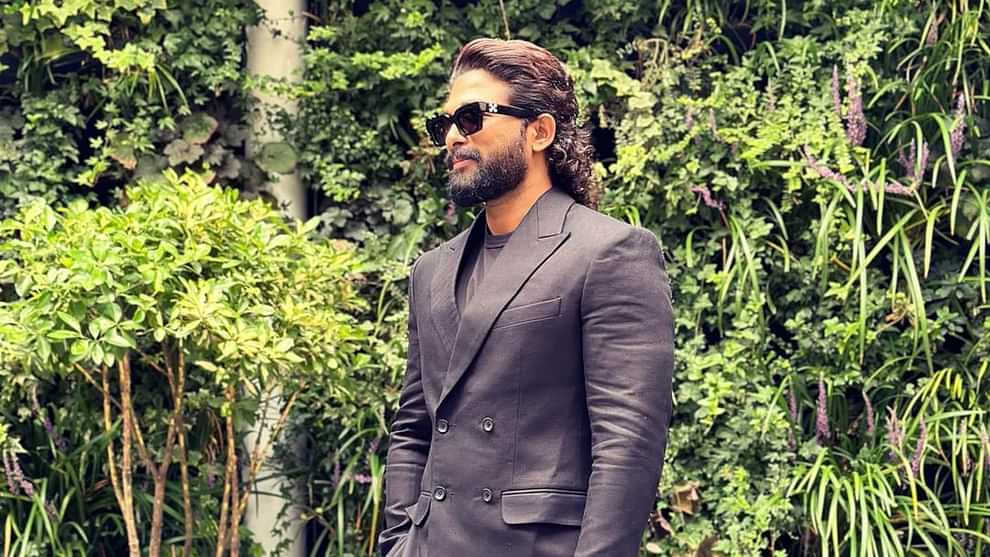 Allu Arjun residence vandalized in Hyderabad for or film pushpa 2 the rule stampede 8 people detained
