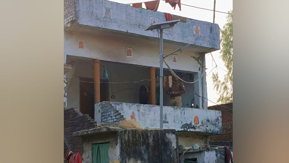 bareilly lekhpal murder killer friend in debt lekhpal to collect ransom He unable to bear expenses of 2 wives