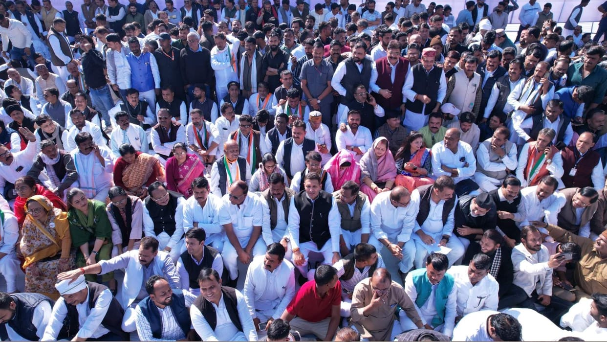 Bhopal: Congress's show of strength, Congressmen going to surround the Vidhan Sabha were arrested on stage, Co