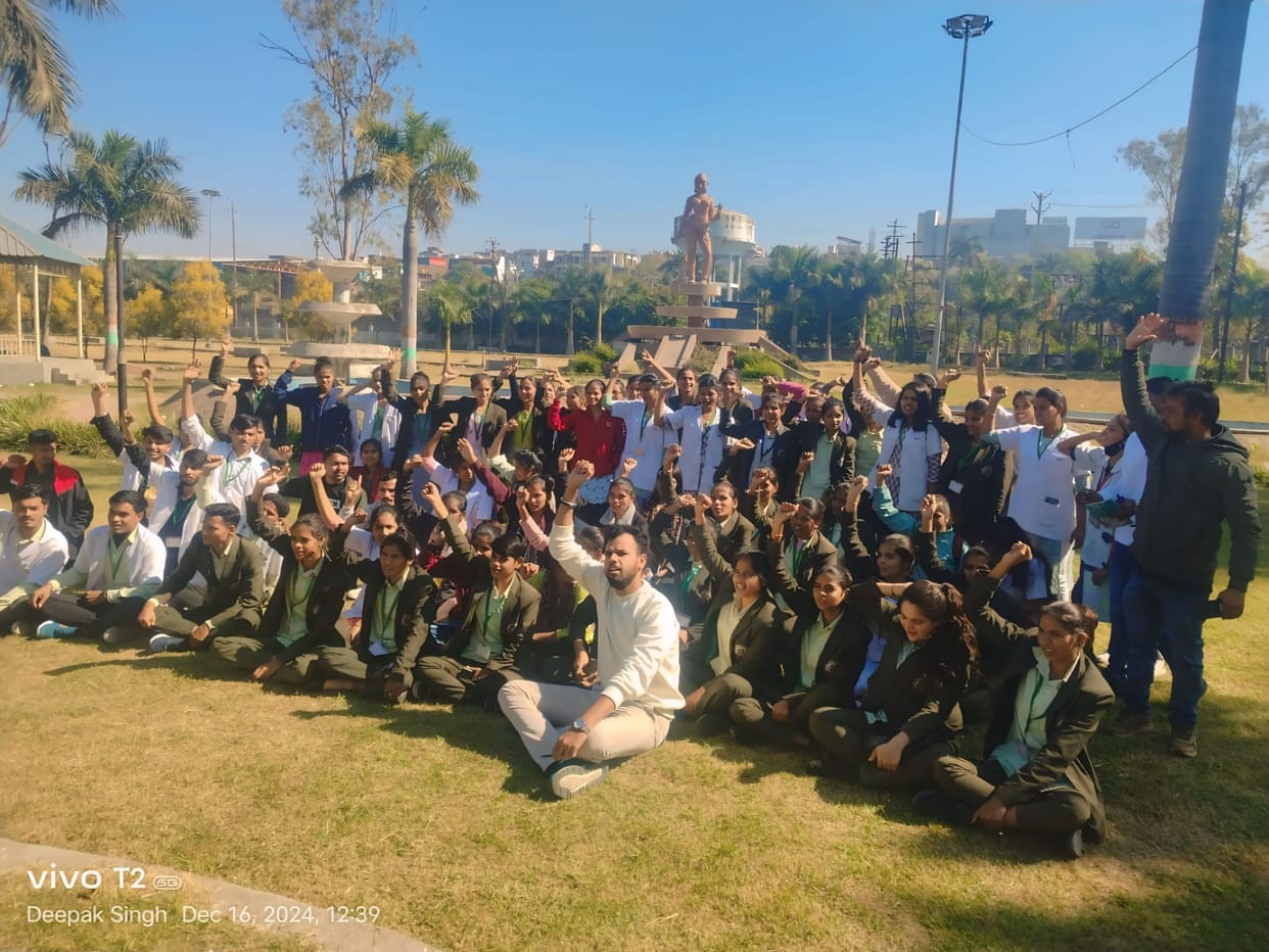Bhopal: SC, ST and OBC nursing students have not received scholarship for 3 years, reached CM House, will prot