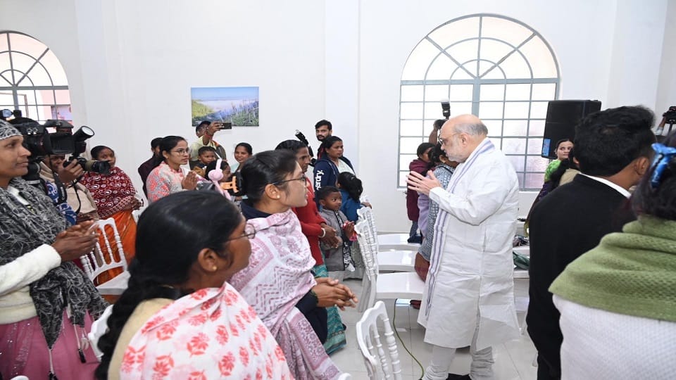 Amit Shah met the families of those who lost their lives in the Naxalite attack in Jagdalpur