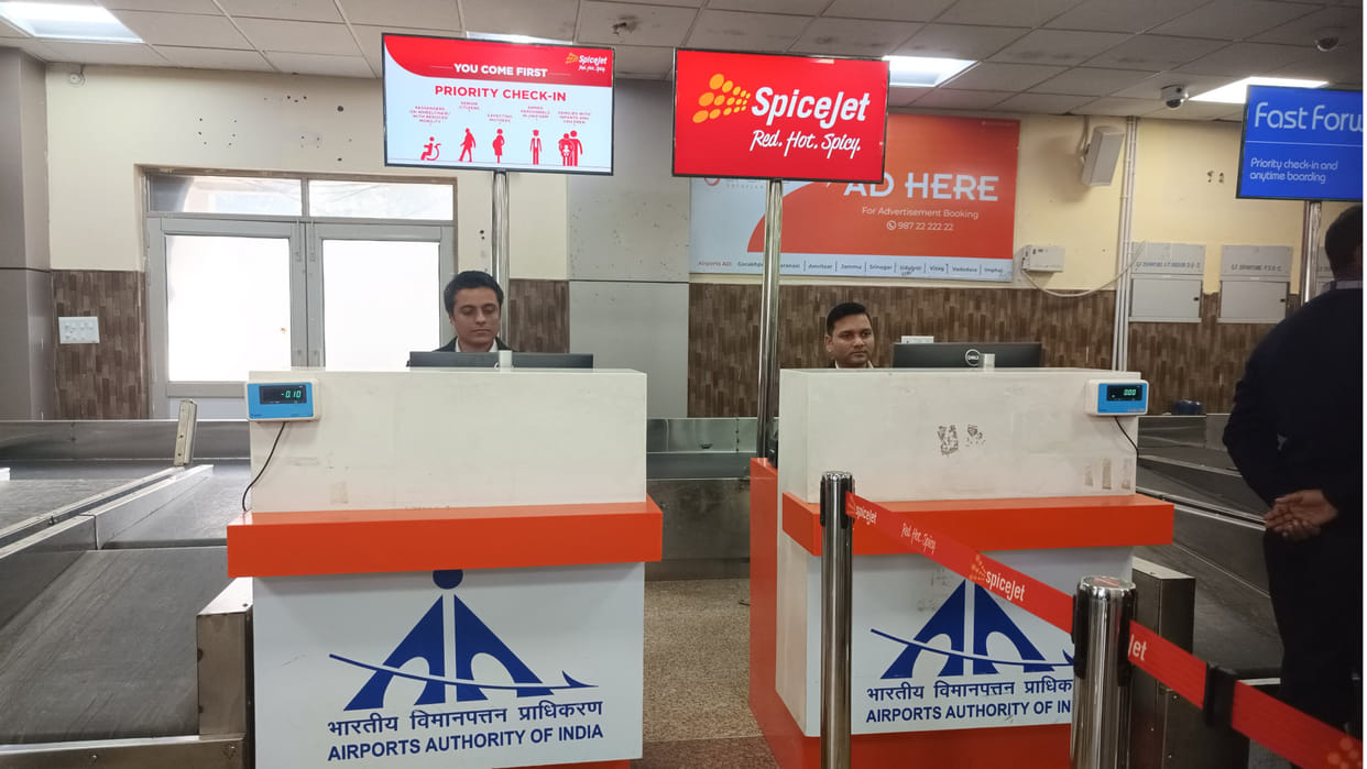 In Gorakhpur, SpiceJet flights to Mumbai-Delhi resume