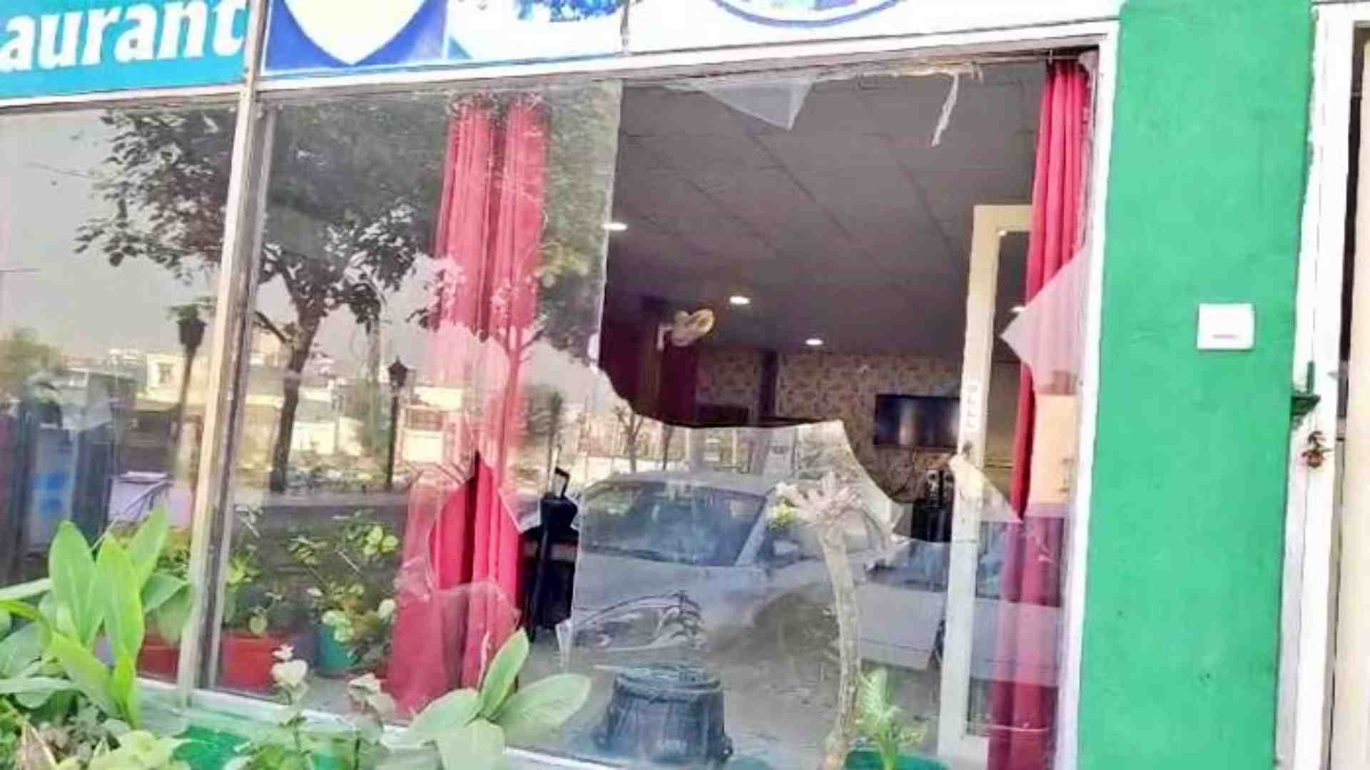 होटल में तोड़फोड़।