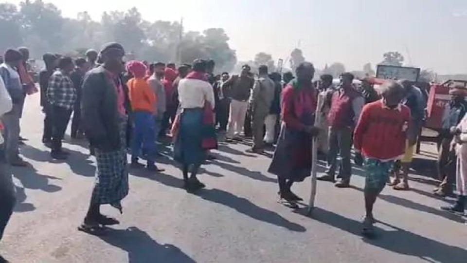 Elephant kills villager people are angry after the incident in Surajpur