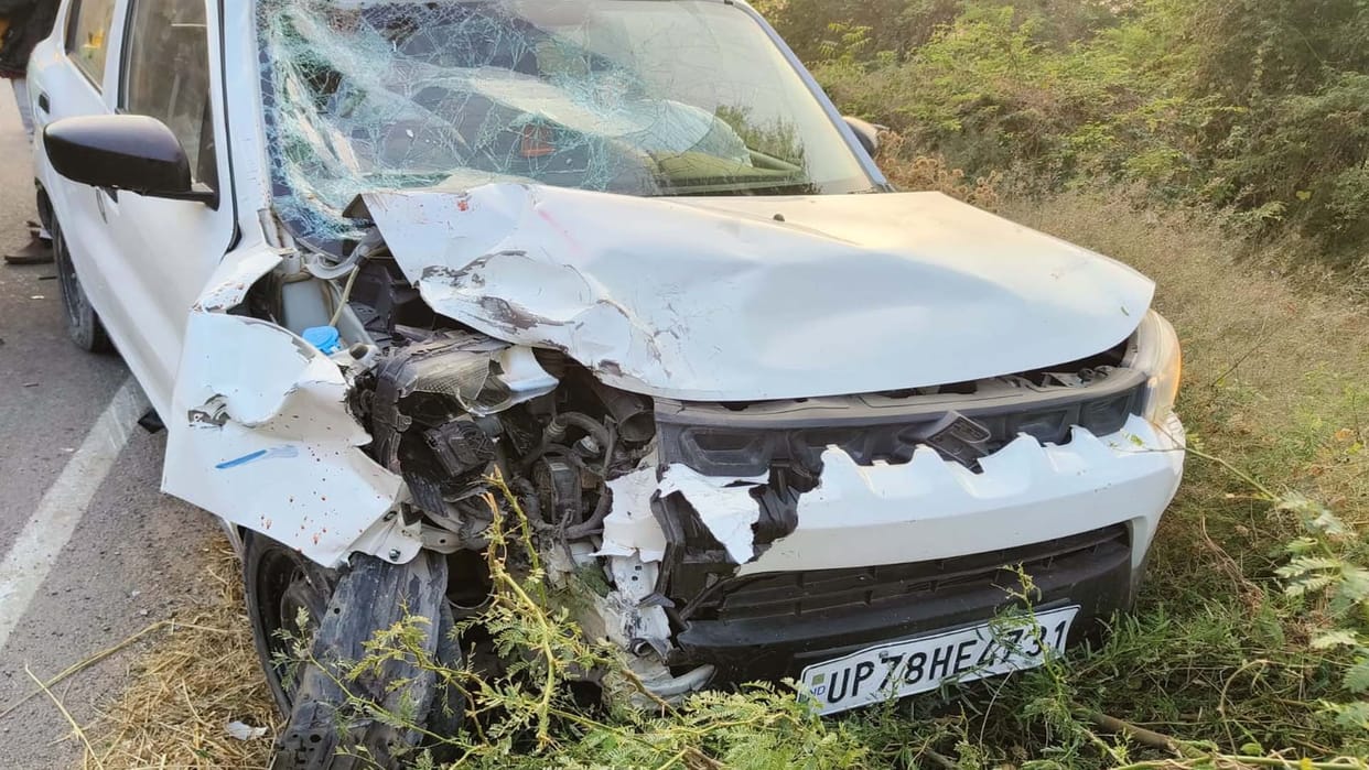 Banda: Cousin brother and sister riding a bike died after being hit by a car, one injured