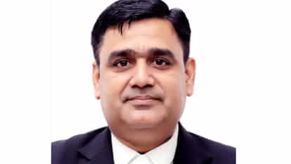 Chhindwara News : बैडमिंटन खेल रहे जज की कार्डिएक अरेस्ट की मौत, सीने में दर्द उठा और गिर पड़े