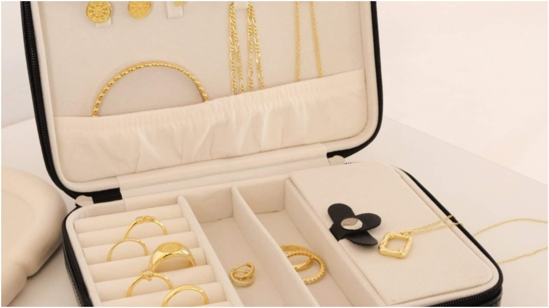 Fashion Tips Ways to Style a Plain Saree and Look More Attractive Ethnic Wear Styling