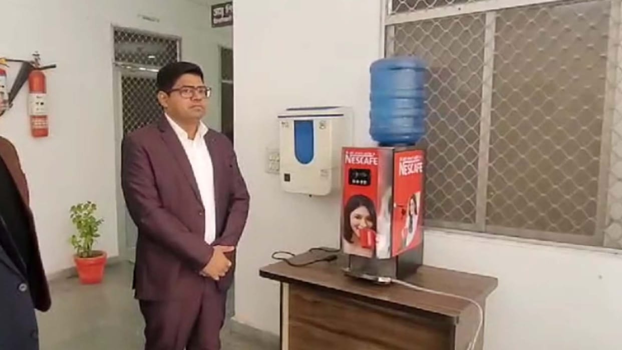 DM took a unique initiative: Now the complainants coming to the Collectorate will get hot coffee