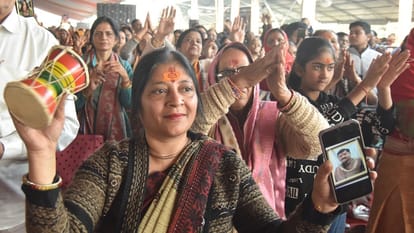 Meerut: Those who do not invest their body, mind and money in God, their children invest their mind in liquor