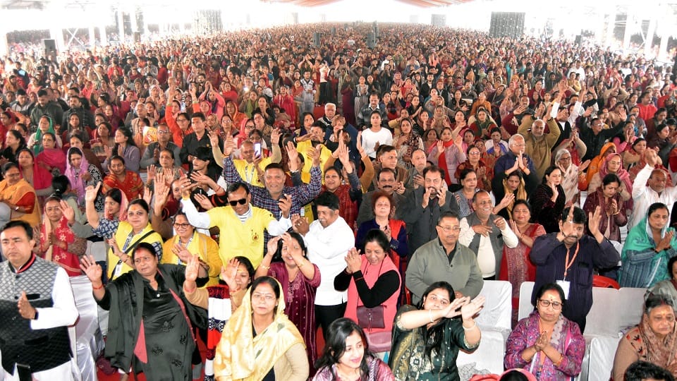 Meerut: Those who do not invest their body, mind and money in God, their children invest their mind in liquor