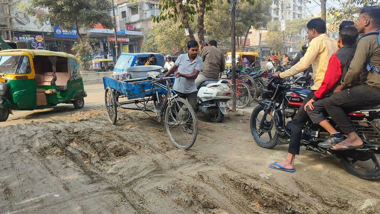 Ravindrapuri-Lanka road in varanasi deteriorated vehicles crawling roads allegation of negligence