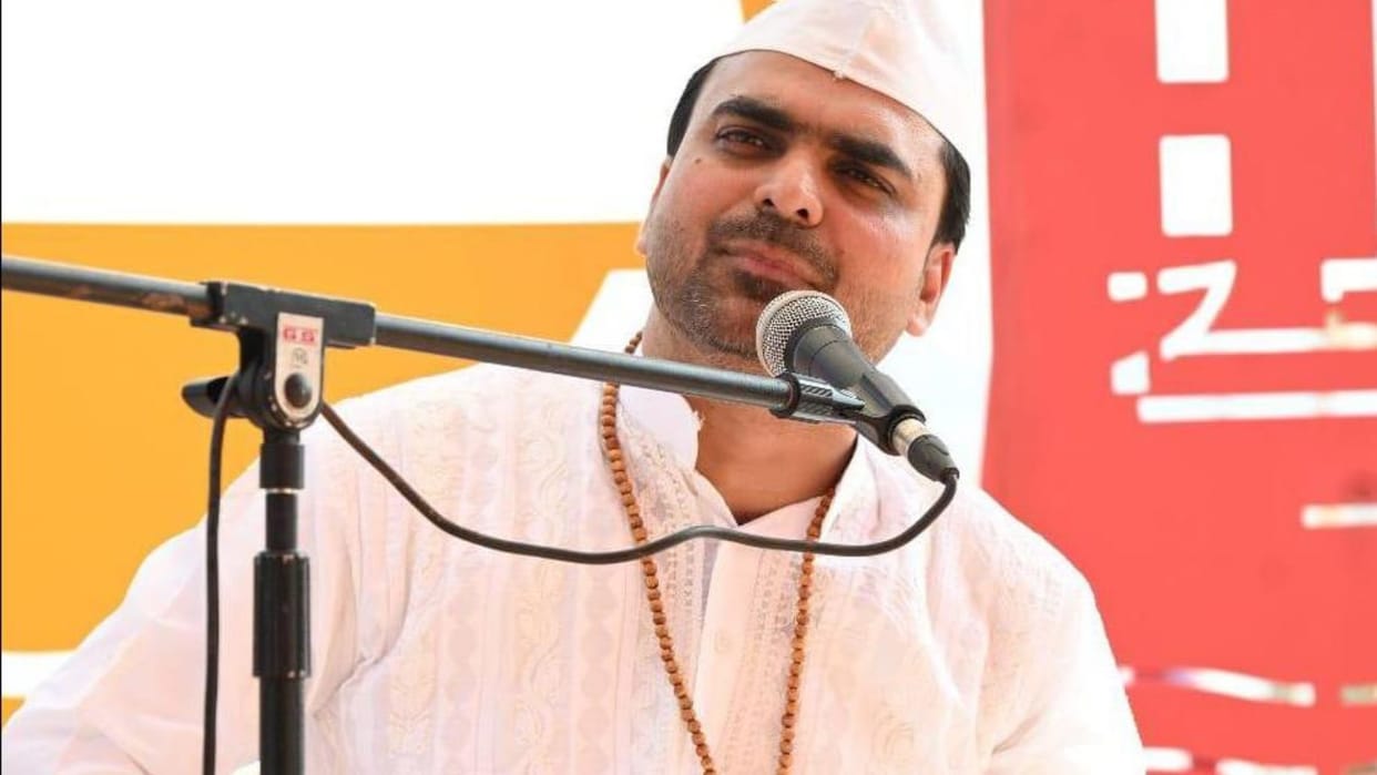 famous storyteller Himanshu Vajpayee narrated story of Saint Kabir life at Kabira Festival