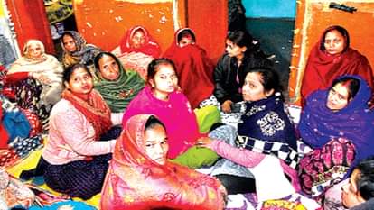 मुरादाबाद में दो लोगों की माैत के बाद गमगीन परिवार