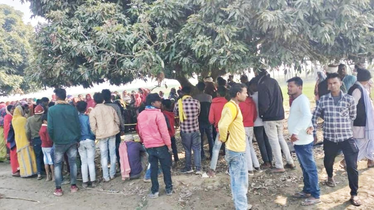 Muzaffarpur: Body of youth found hanging from tree, suicide suspected due to love affair, clues left in mobile