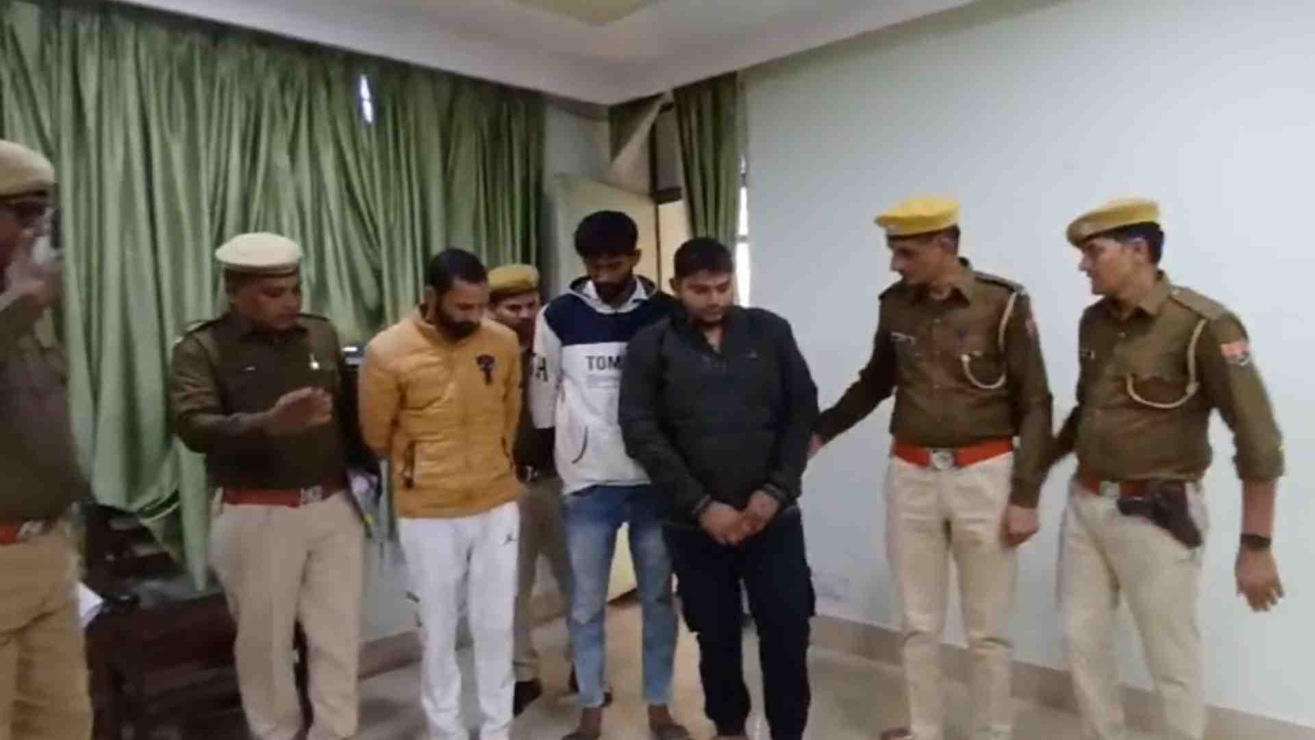 पुलिस की गिरफ्त में आरोपी।