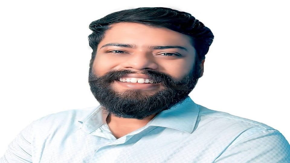Rahul Jeevan will stage indefinite protest over dilapidated road getting widespread support in Balrampur Raman