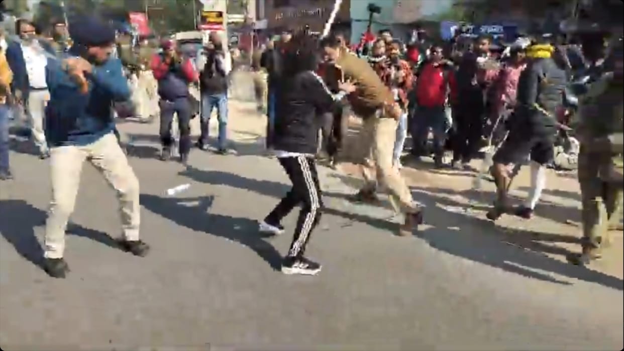 Police resort to lathi-charge to disperse protesting candidates in Ranchi, student leader detained