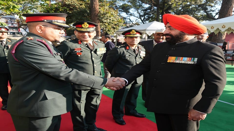 Governor paid tribute to the martyrs by laying a wreath in dehradun