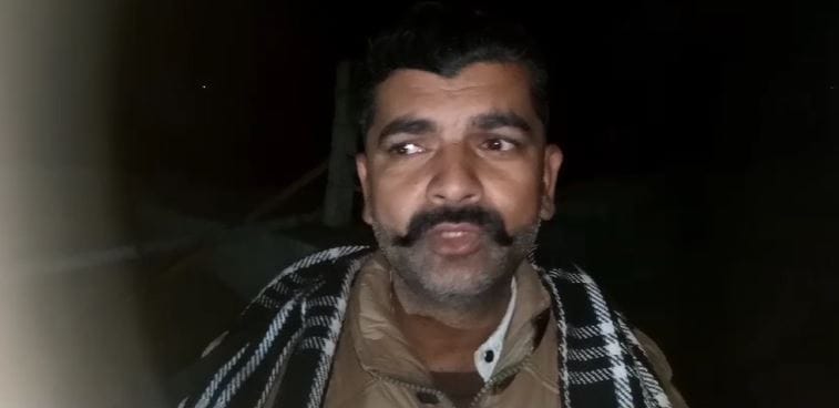 Robbery from a railway employee: robbed him of cash and mobile at gunpoint