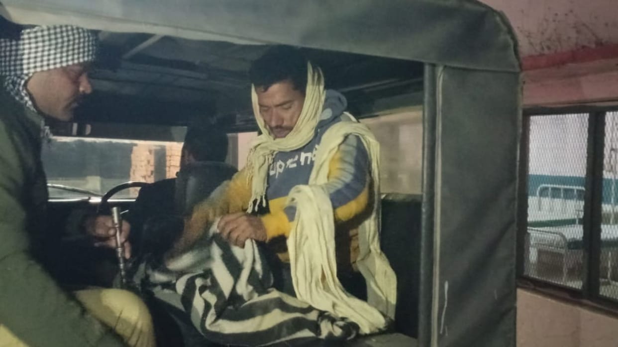 Encounter between police and cattle smuggler in Jaunpur: One miscreant injured