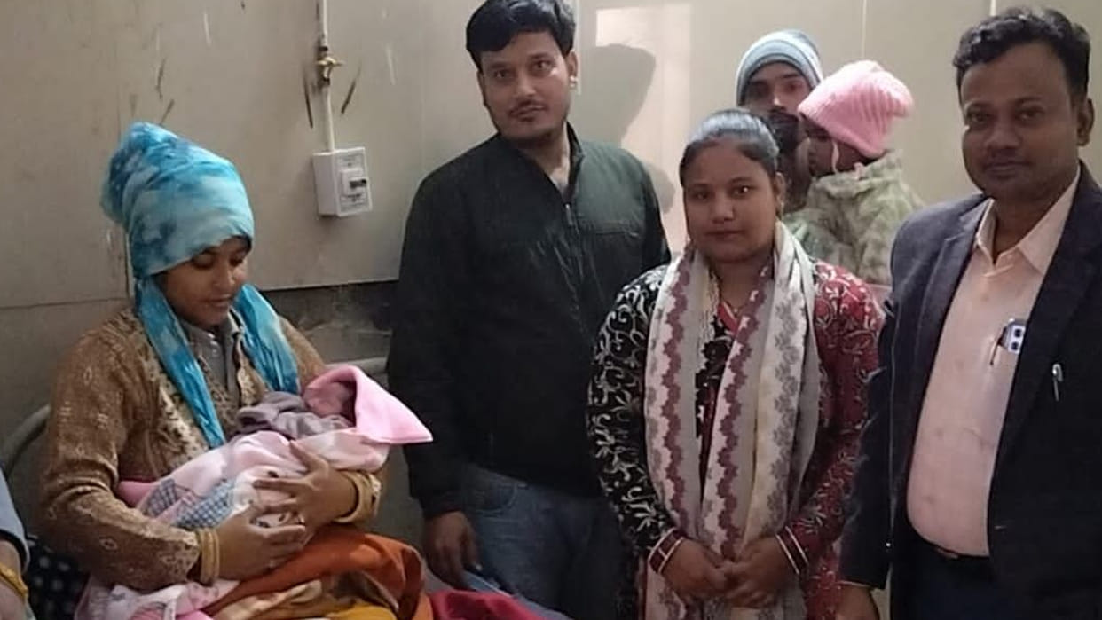 Auraiya: A pregnant woman travelling in a train gave birth to a baby girl