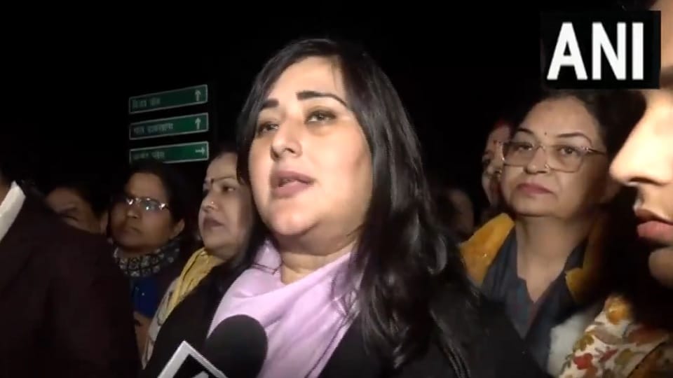 BJP women brigade opened front against Kejriwal