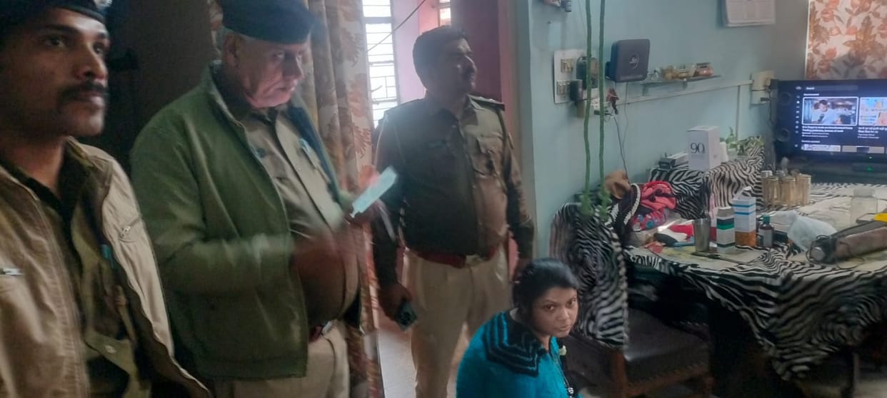 Bihar News: Patna High Court advocate's house looted, lakhs of rupees looted after taking girl hostage