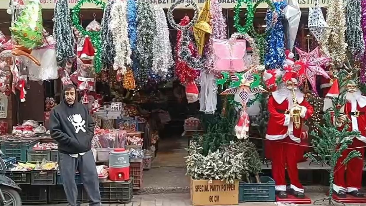 Christmas Day 2024: As Christmas approaches, markets in Jammu become vibrant, demand for electronic Santa Clau