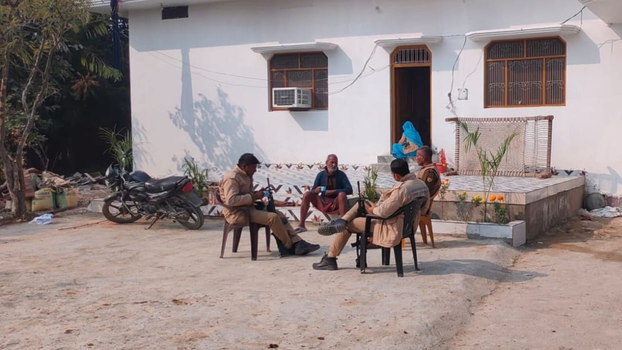 House arrest: Police on alert at the houses of Congressmen in Bhadohi announcement of protest by gheraoing th