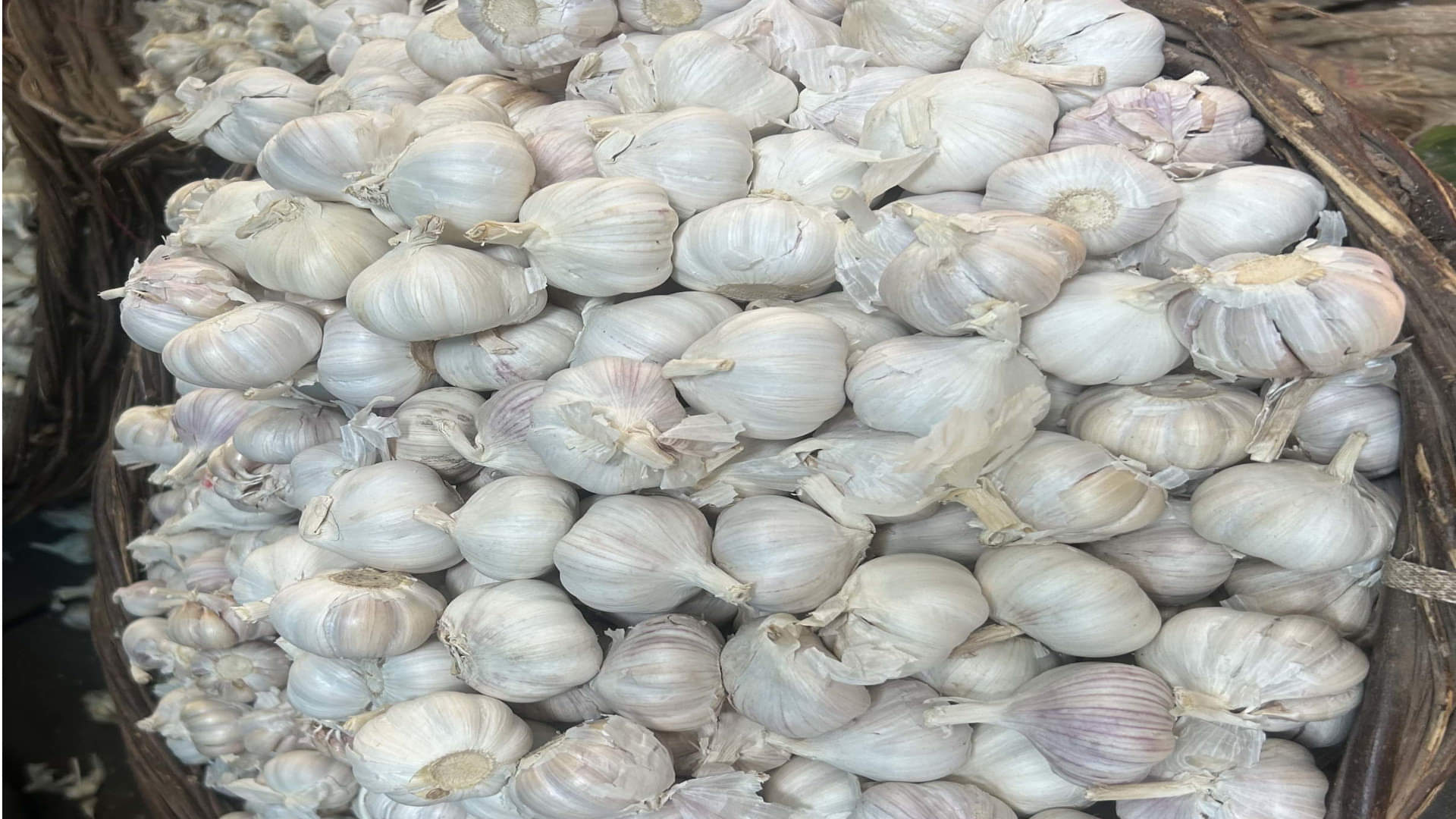 Do these remedies with garlic before sleeping at night Lahsun ke Upay in hindi