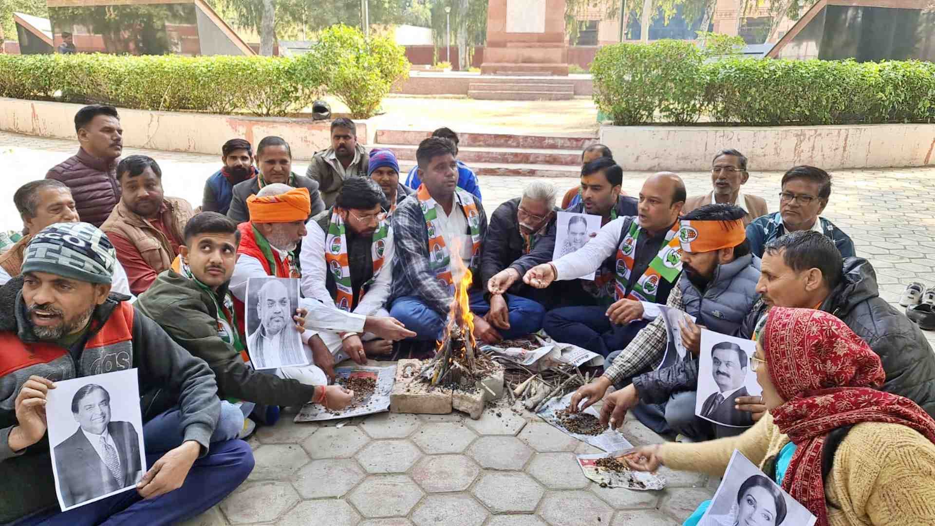 कांग्रेस ने किया 'सद्बुद्धि' यज्ञ।