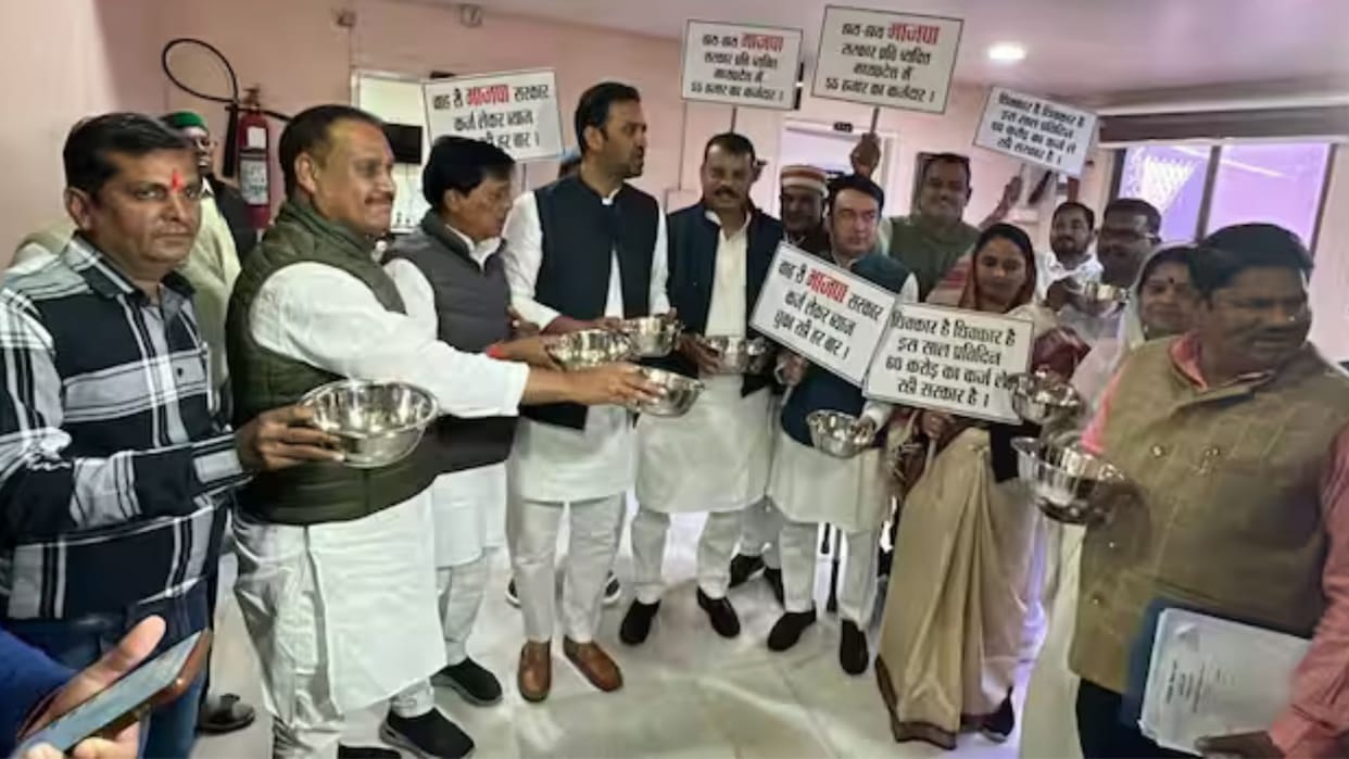 MP: Congress MLA reached the assembly with a bowl on the second day, Finance Minister tabled supplementary bud
