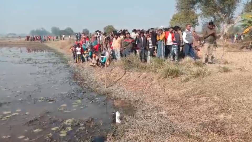 foot of corpse was seen floating in pond In Shravasti blood was found spread in temple police is investigating