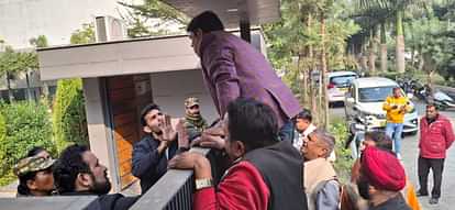 Income Tax team raids in Meerut at BJP leader Vishwakarma Builders and his three parteners