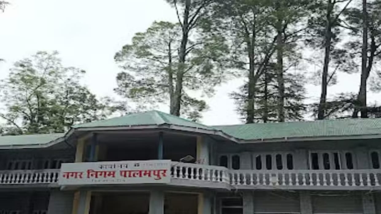 Urban Development Department: Now the watchman will get 357 rupees per day and the sewing teacher will get 424