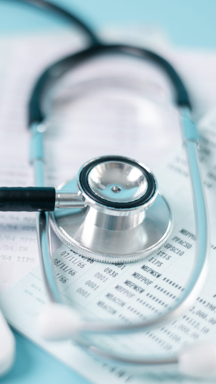 Gorakhpur News: Buying and selling of patients... Notice to eight hospitals, license of four suspended