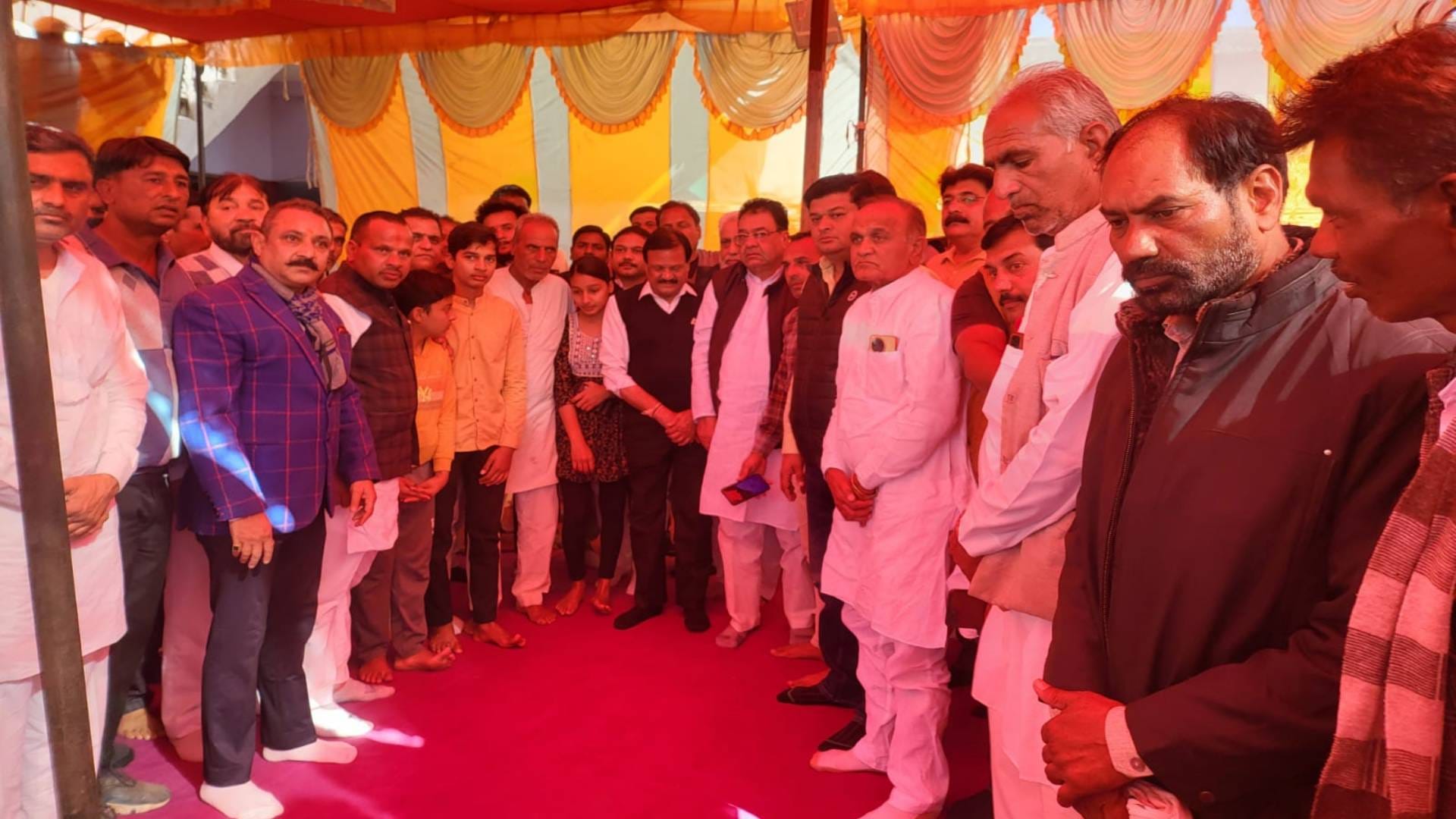 Sehore Sajjan Singh Verma gave a piggy bank worth five lakhs to children of Gullak team