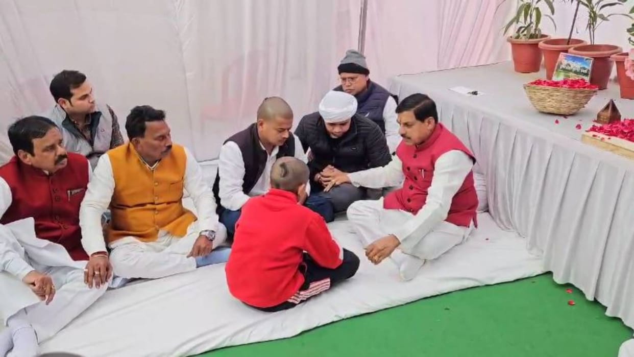 MP News CM Mohan Yadav reached Gwalior expressed condolences on death of Pradyuman Singh Tomar elder brother