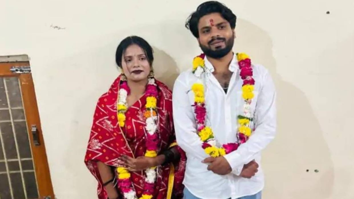 MP News Gwalior girl committed suicide by hanging herself after video calling her fiance