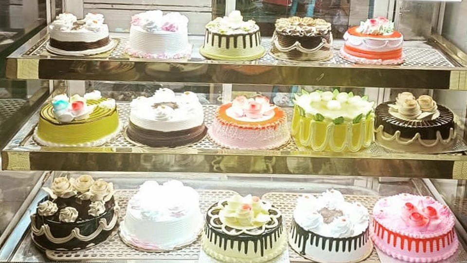Christmas cake market in Aligarh