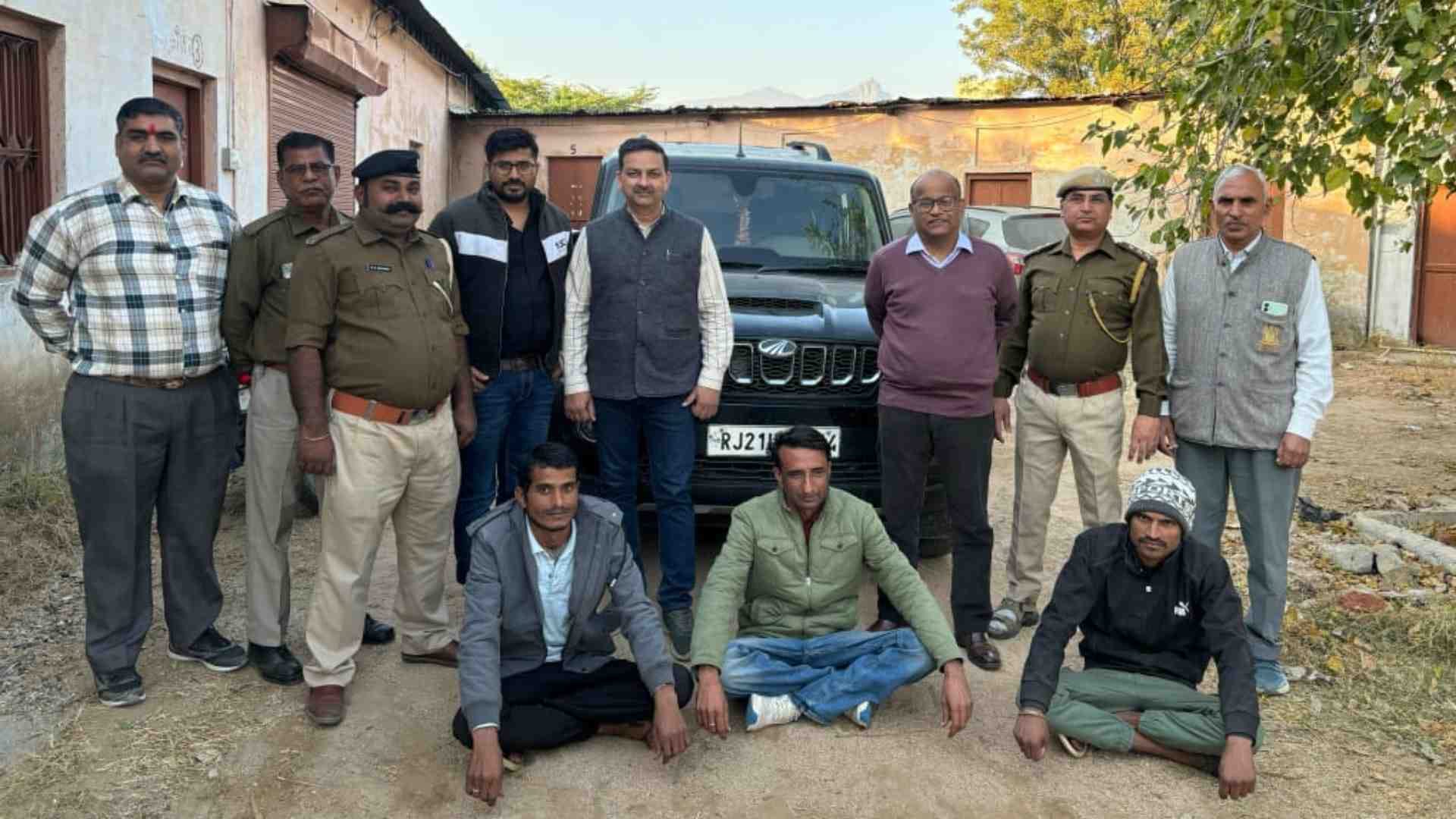 पुलिस की गिरफ्त में आरोपी।