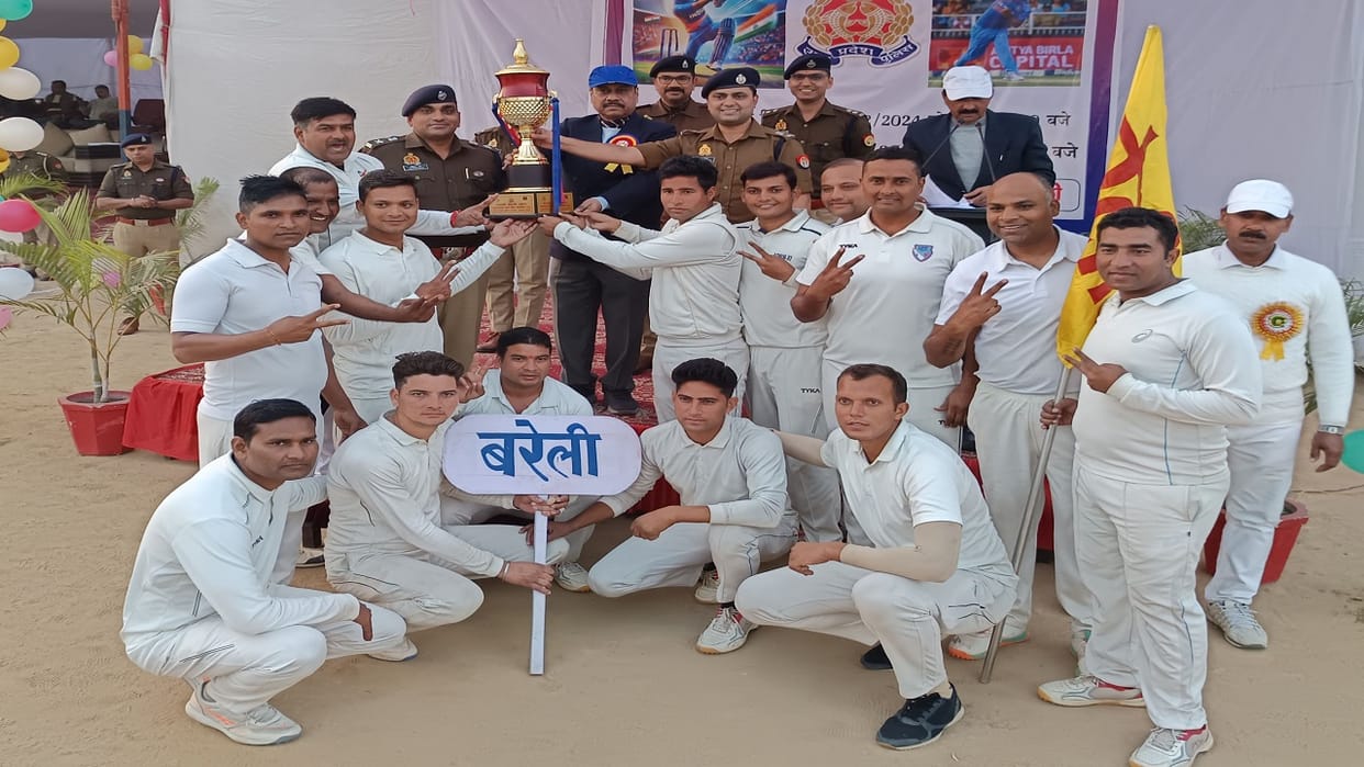 Zonal Police Cricket Competition Bareilly won the trophy by defeating Rampur