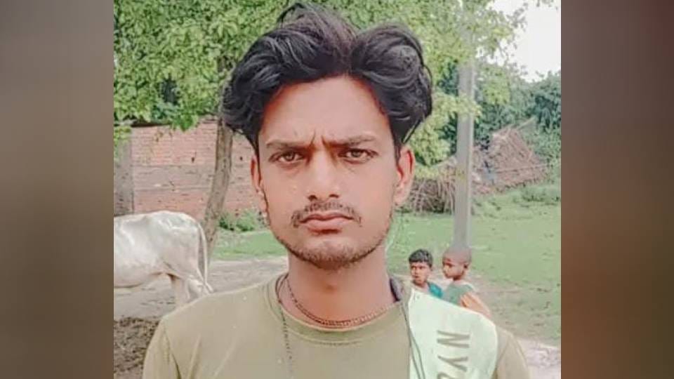 bull attacked biker In Sitapur he lost control fell into well and died due to drowning in water