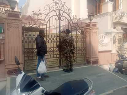 Income Tax team raids in Meerut at BJP leader Vishwakarma Builders and his three parteners