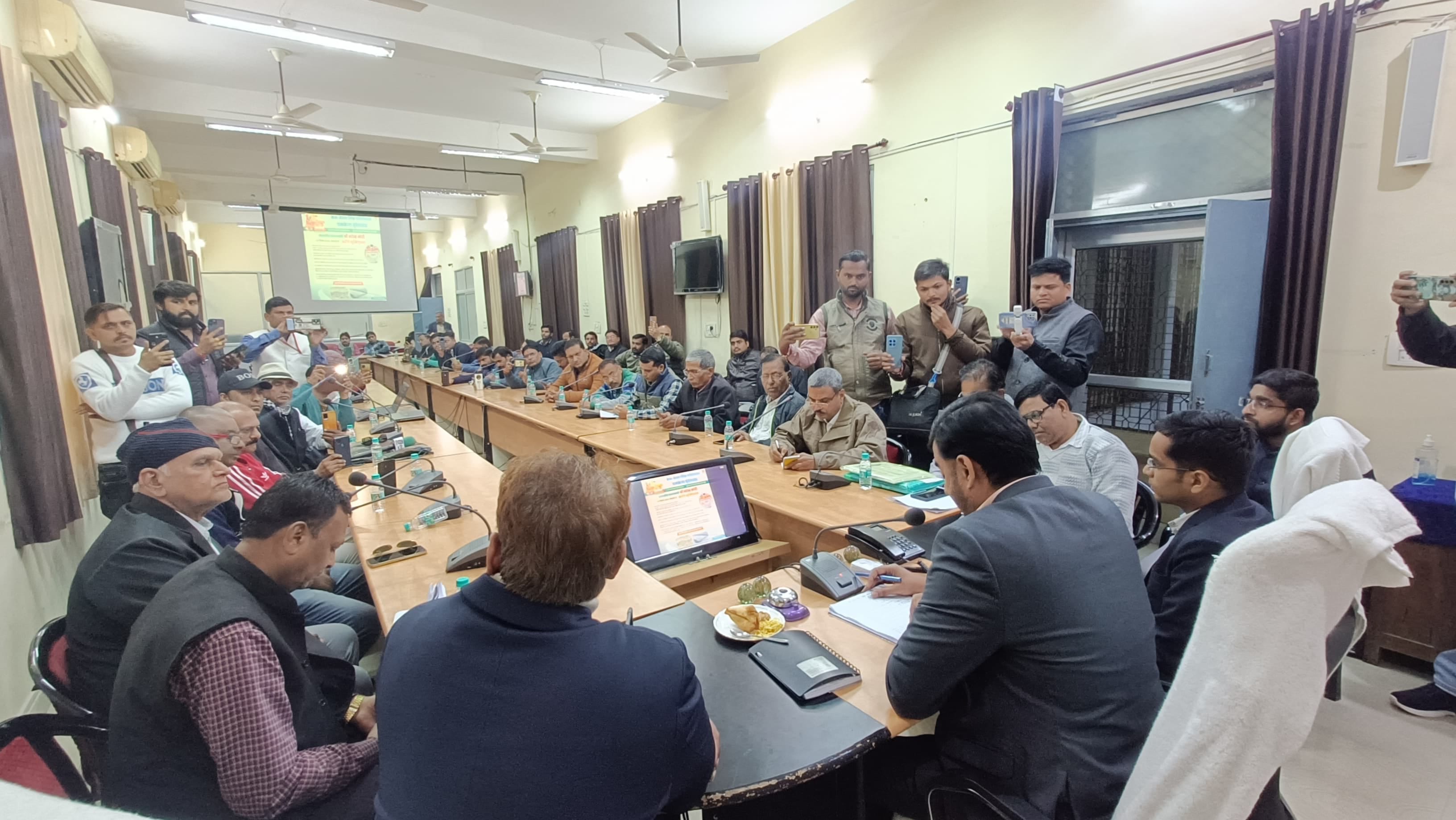 तैयारियों को लेकर कलेक्टर ने की बैठक