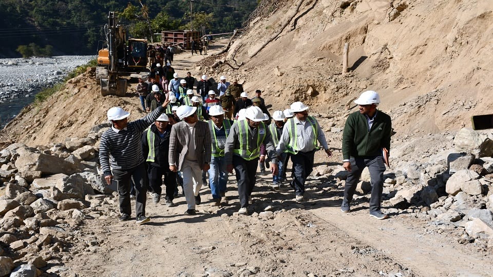 Commissioner Deepak Rawat inspected the construction site of Jamrani Dam