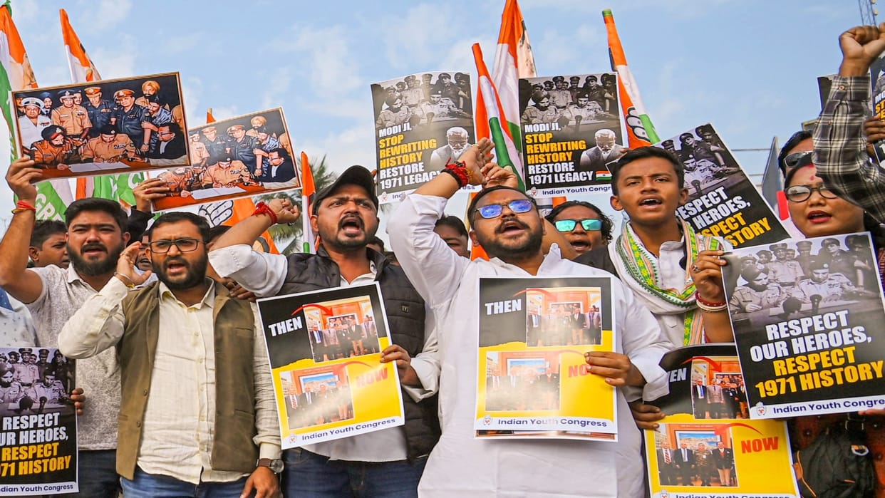 Tripura Youth Cong takes out rally against 'removal' of 1971 war victory photo from army HQ Hindi News