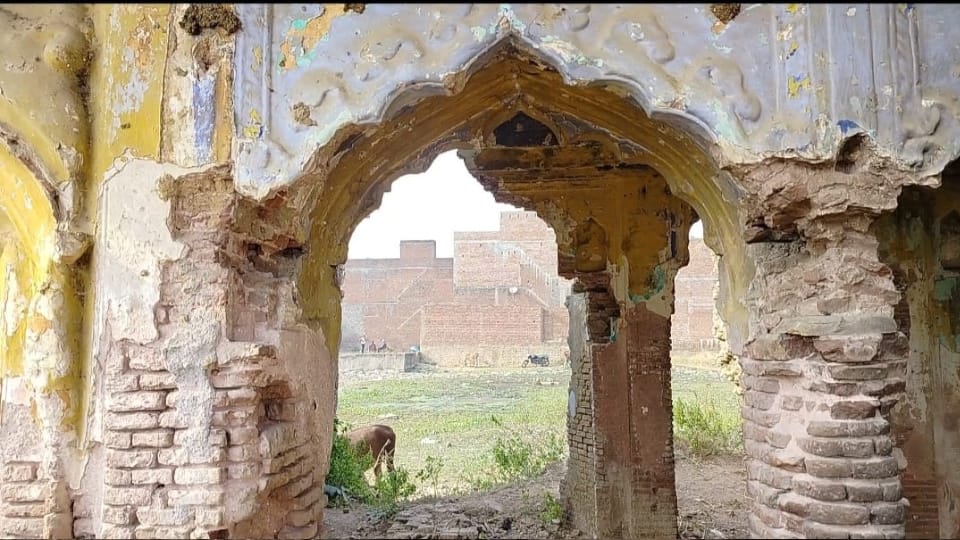 Another temple in Sambhal A 152-year-old ruined temple was also found in Laxmanganj of Sambhal